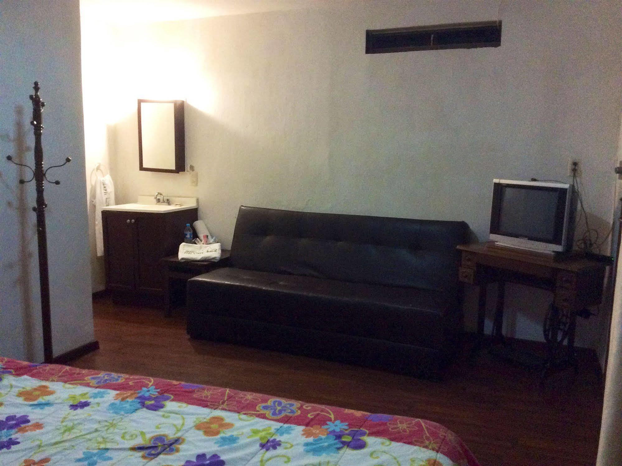 Oyo Hotel Brazil,Guadalajara,Estadio Jalisco エクステリア 写真